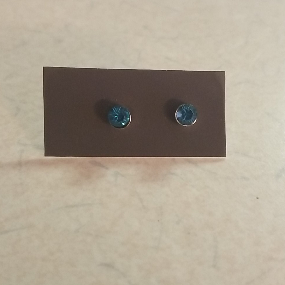 Aquamarine stud earrings​